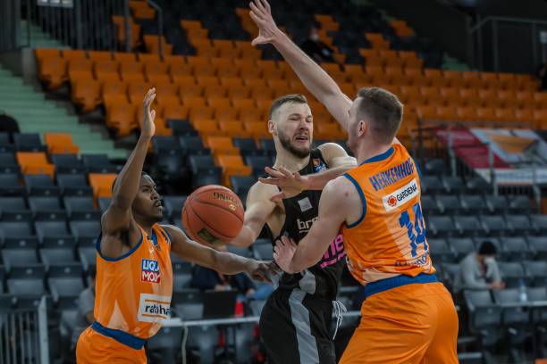 立陶宛险胜 立陶宛险胜