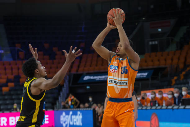 而上海久事 而上海久事